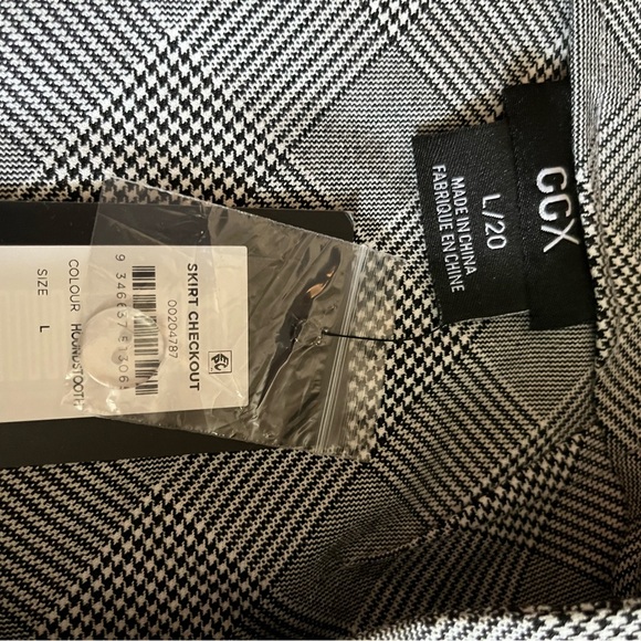 Plaid mini-skirt - Picture 4 of 4